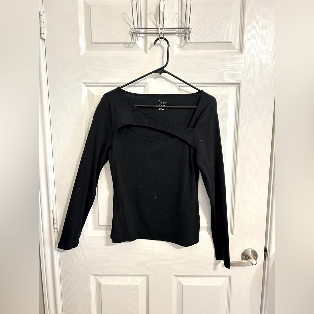 Cute ribbed key hole top from Target! Size L